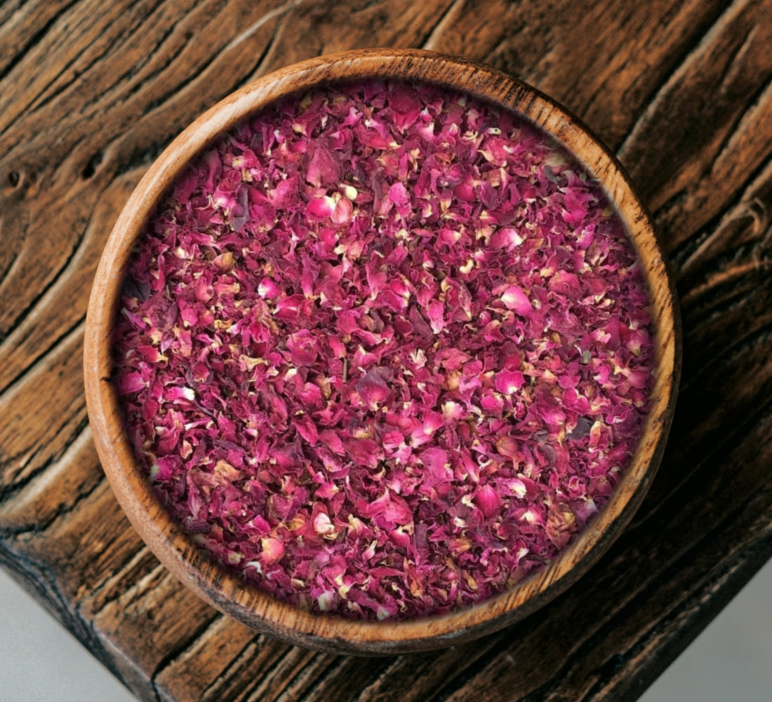 Rosenblütenblätter, Naturprodukt, essbare Blüten, getrocknet
